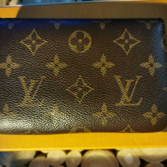 Sold of PM. 💯% Authentic LV Alexander Mediem Wallet - Picture 2 of 15